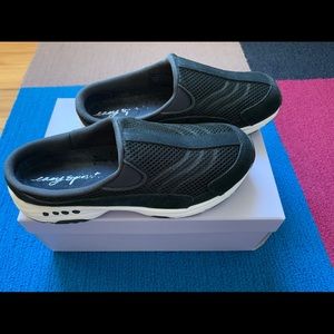 Easy Spirit Navy/White Traveltime Mule 6.5